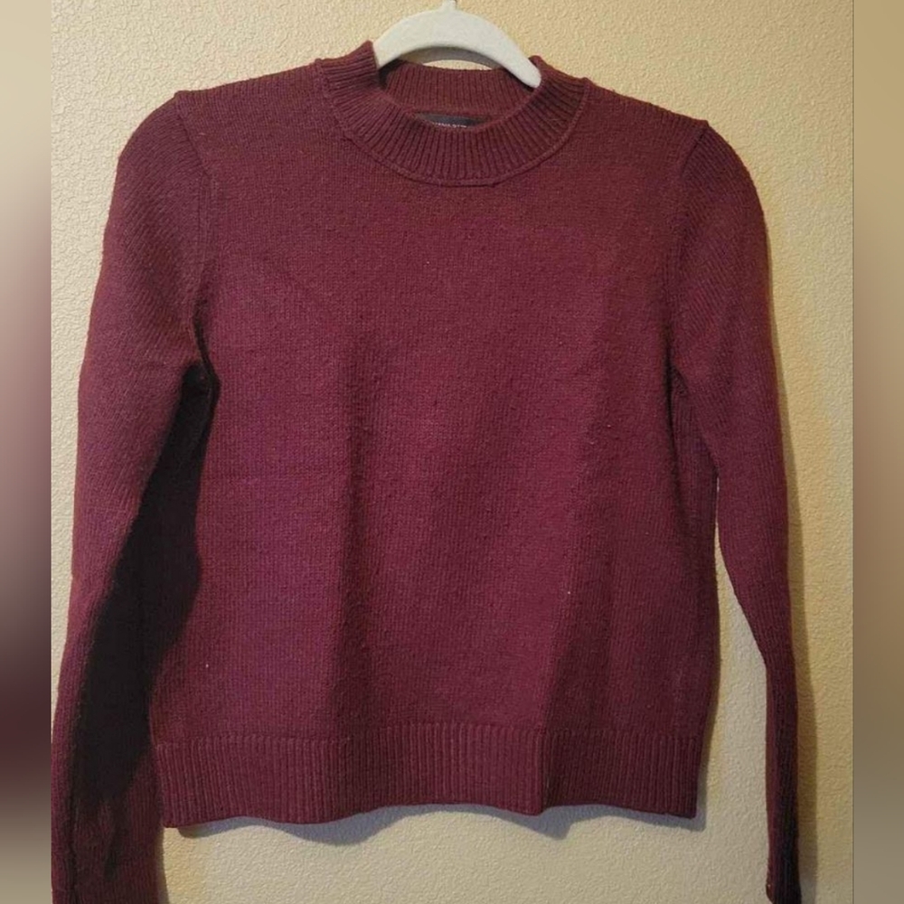 NWOT Women's S Banana Republic burgundy knitted sweater